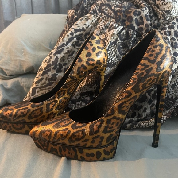 Saint Laurent animal print pumps sz 40 worn on bottom but in good condition - Picture 1 of 5
